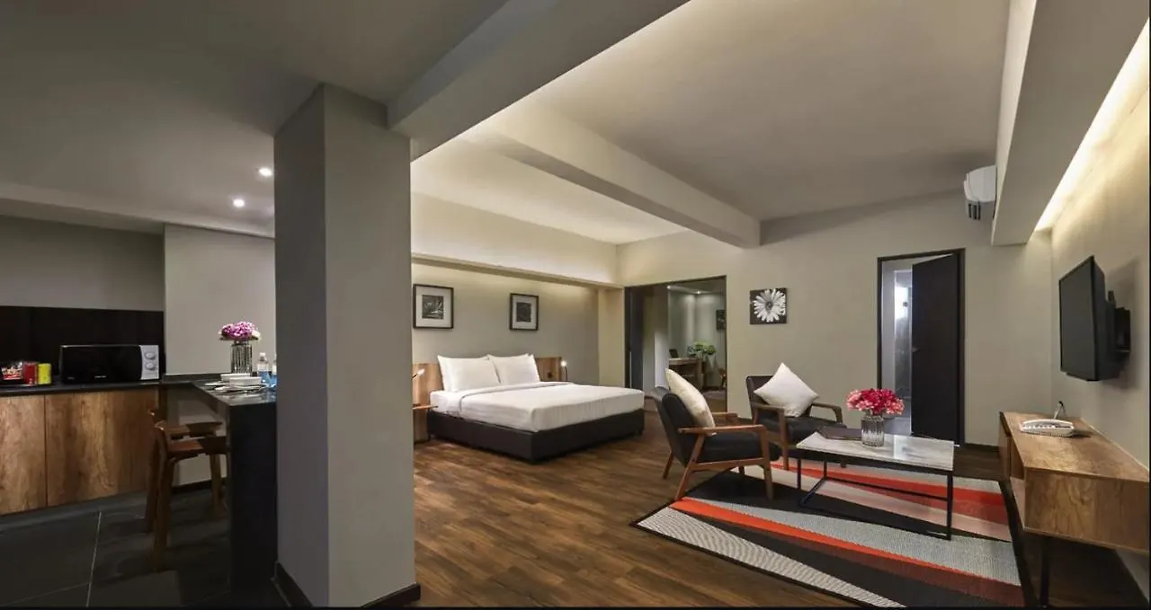 Tropics Eight Suites Hotel George Town
