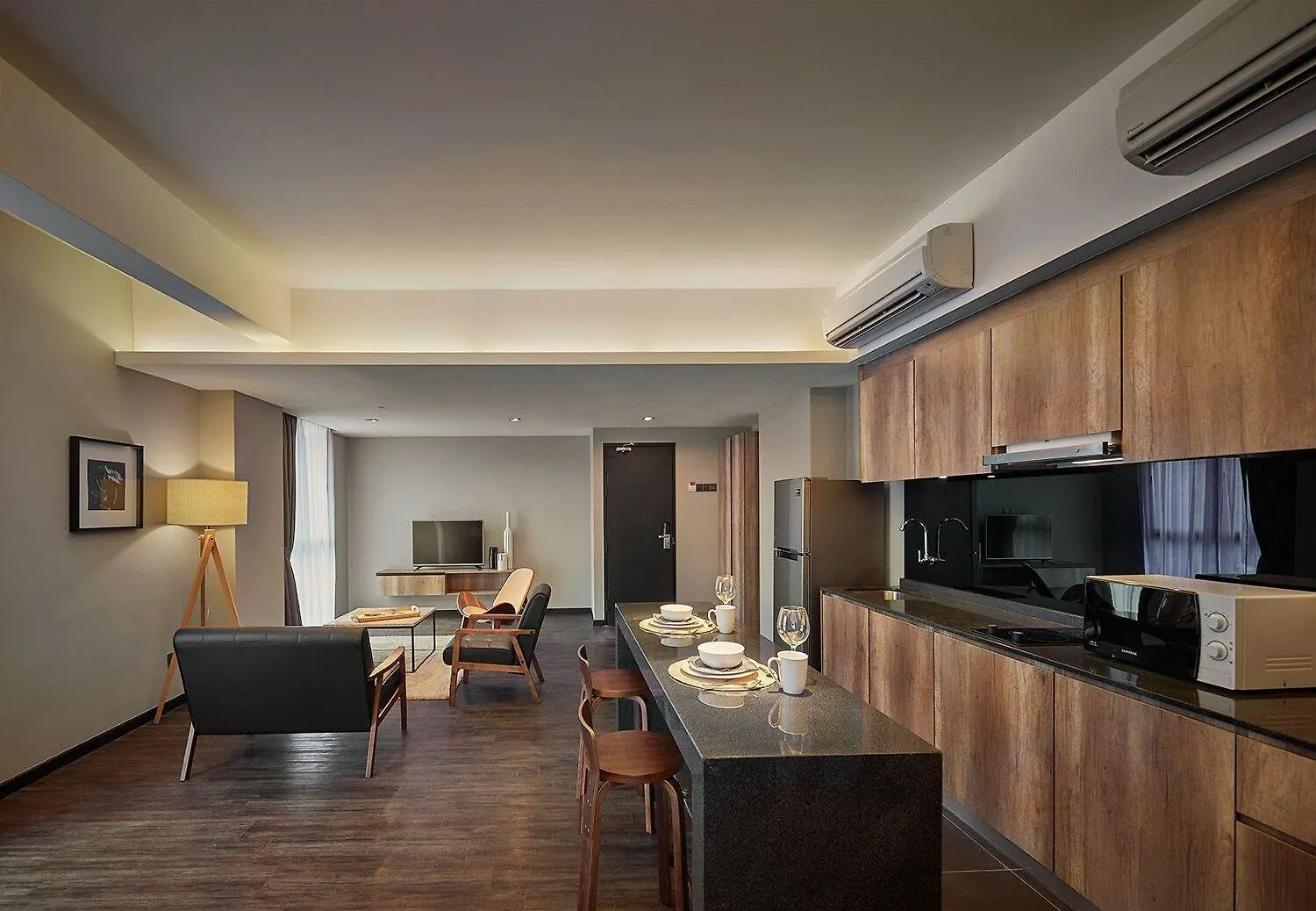 Tropics Eight Suites 3*, George Town