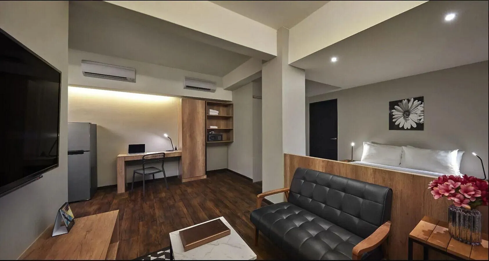 Hotel Tropics Eight Suites