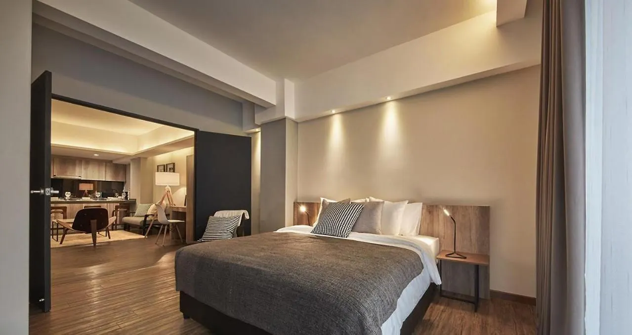 Hotel Tropics Eight Suites