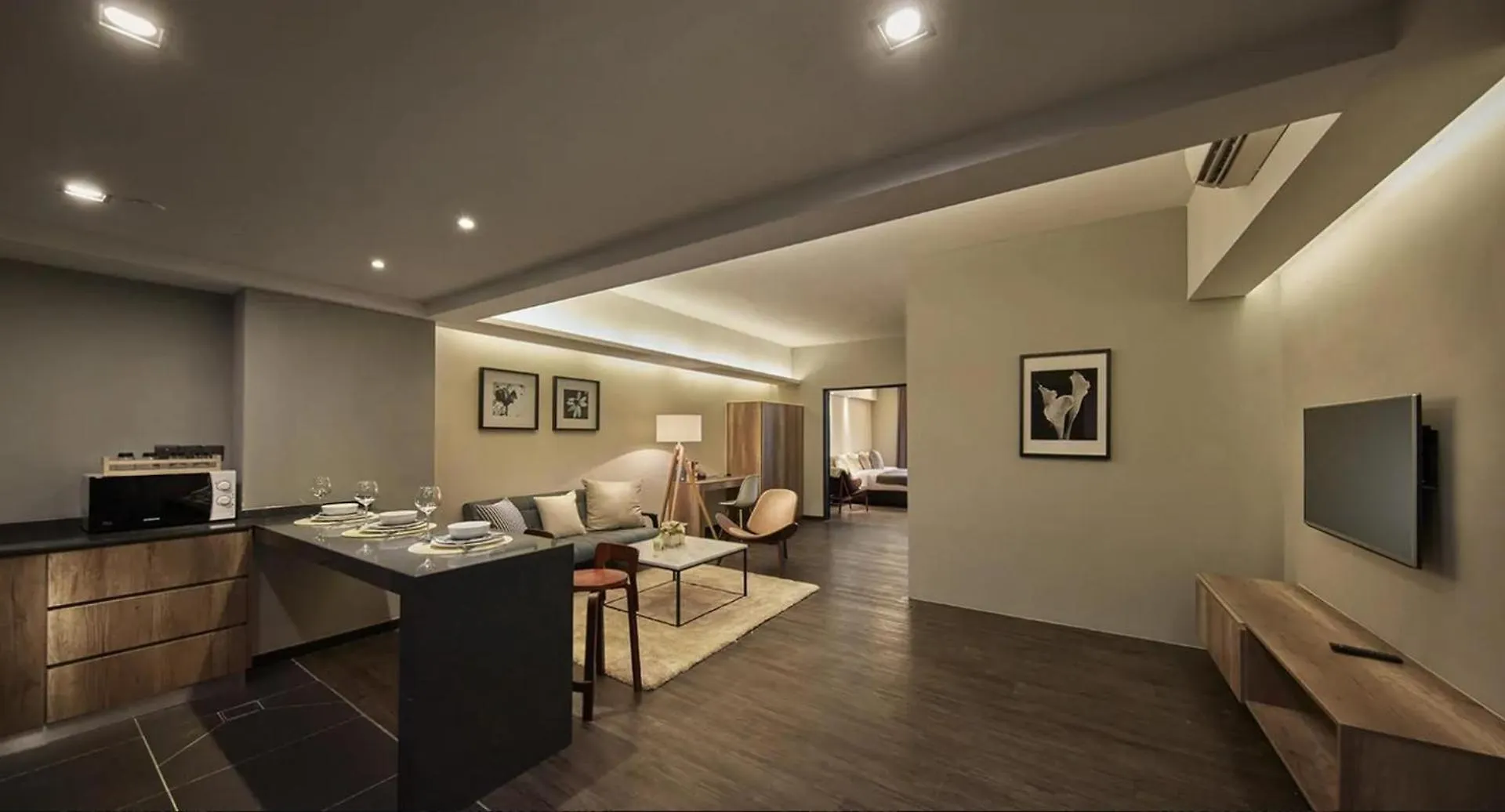 Tropics Eight Suites 3*, George Town