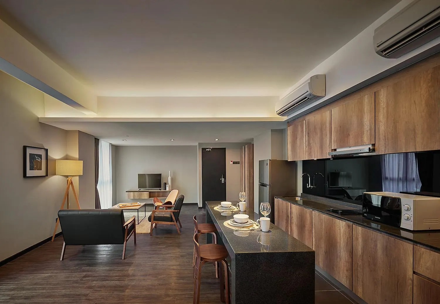 Tropics Eight Suites 3*, George Town