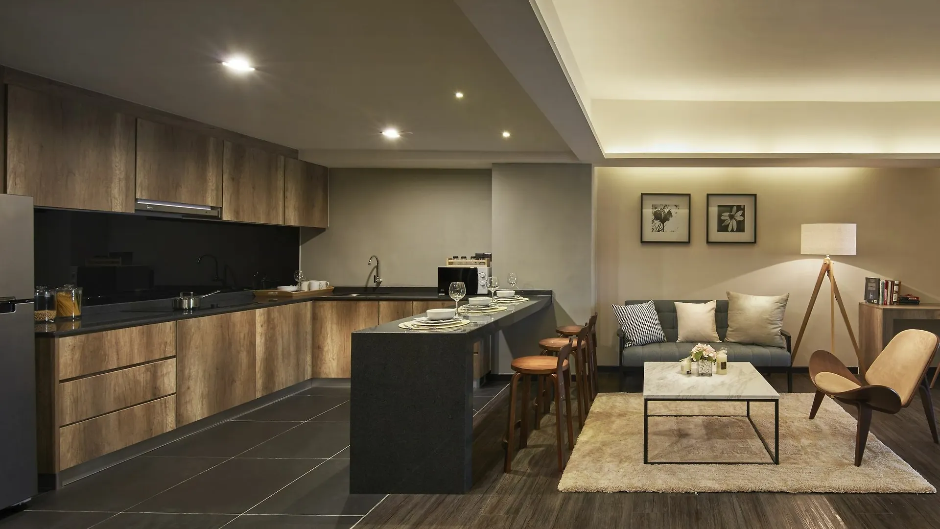 Hotel Tropics Eight Suites