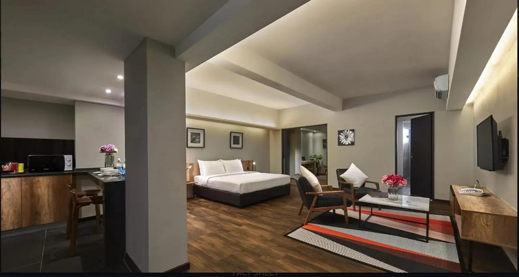 Tropics Eight Suites Hotel George Town